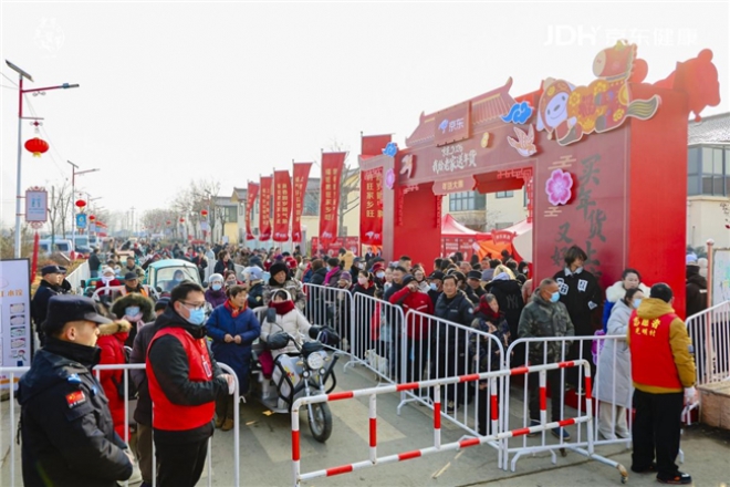 讯飞AI助听器暖赴光明村年货之约 国产科技让乡村老人听见新春美好