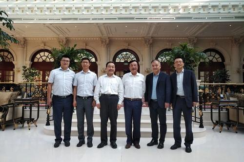 中国人寿集团董事长杨明生访问华为公司并调研深圳颐康之家时指出 要应用“市区普惠型嵌入式”社区养老模式