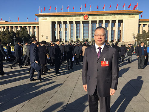 聚焦“独生子女父母养老”  俞金尧委员: 延长子女探亲时间