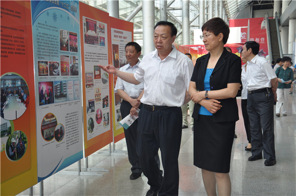 第六届展会现场_副本.jpg 第六届展会现场_副本.jpg