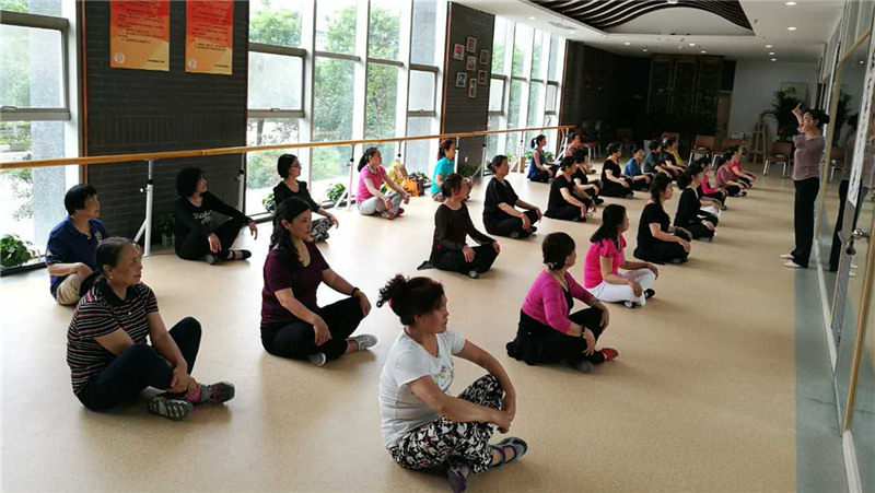 荣华欢乐颂老年大学公开课 他们在学什么呢? 荣华欢乐颂老年大学公开课 他们在学什么呢?