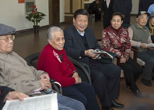 总书记和四季青的老人们在一起