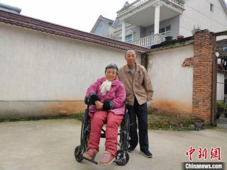 耄耋老人的浪漫十年守妻路：“执子之手，与子偕老”