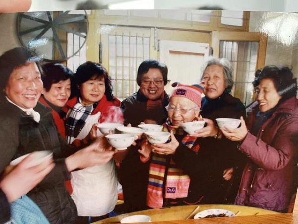 老人抱团养老15年后捐楼：人去楼空“断舍离”