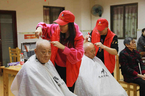 志愿服务走进养老院