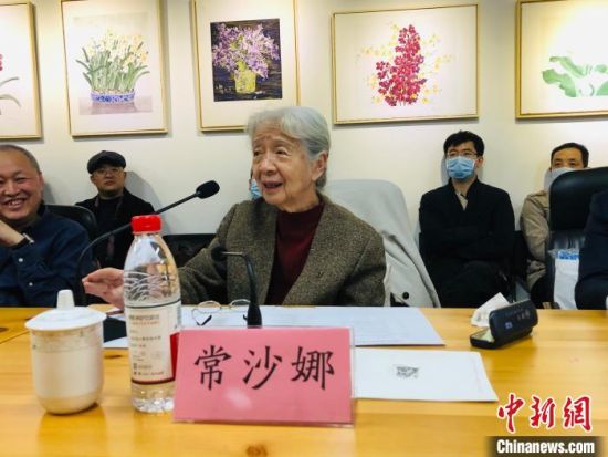 常沙娜先生透露其养生“秘诀”。 王祖敏 摄