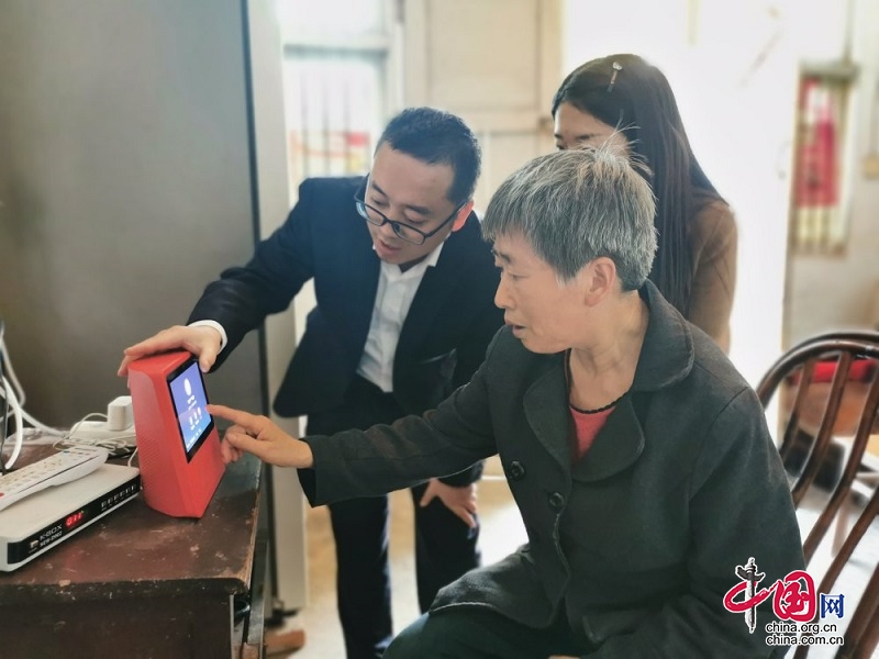 张开“爱的眼睛” 智慧化养老服务为空巢老人搭建网络“连亲桥”