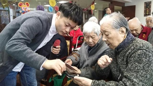 镇江：解决老年人文旅领域的“智能尴尬”