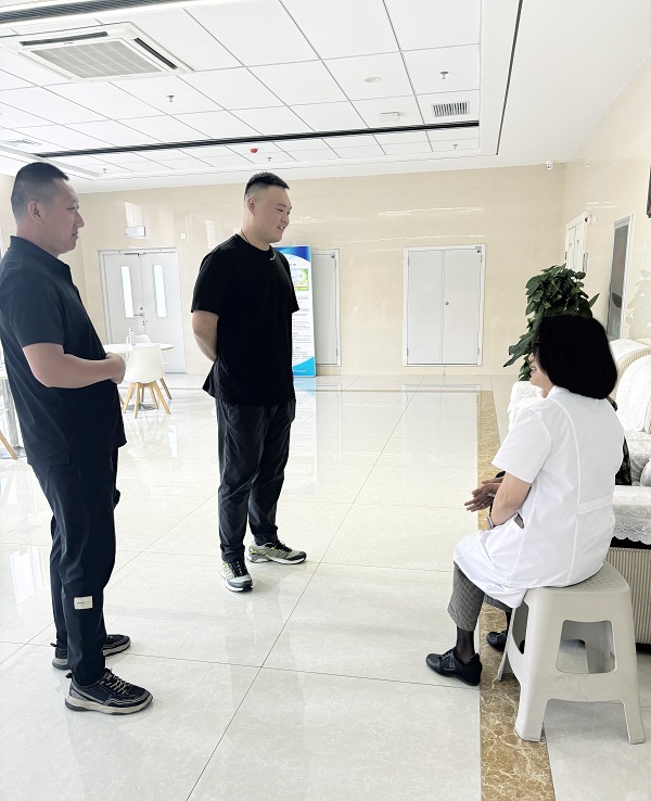 政企协同暖西秦：七旬帕金森老人的重生之路