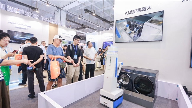 智慧养老再升级!海尔养老机器人矩阵亮相老博会
