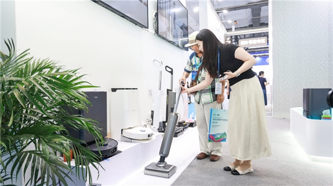 智慧养老再升级!海尔养老机器人矩阵亮相老博会