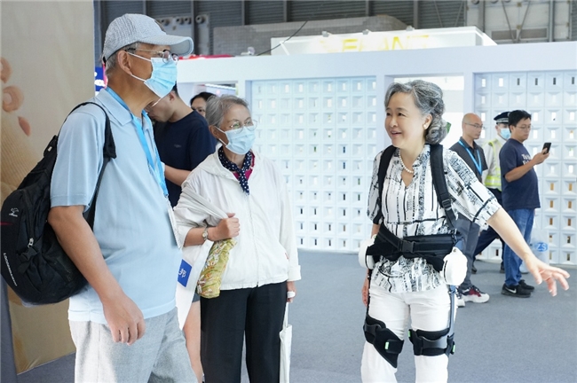 智慧养老再升级!海尔养老机器人矩阵亮相老博会